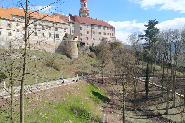 Pohled na západní terasy (5. etapa)