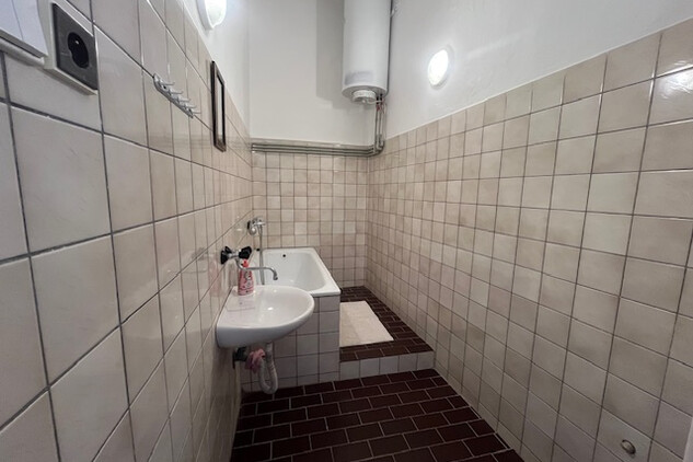 koupelna, WC je samostatně