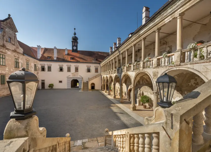 Státní zámek Uherčice Státní zámek Uherčice